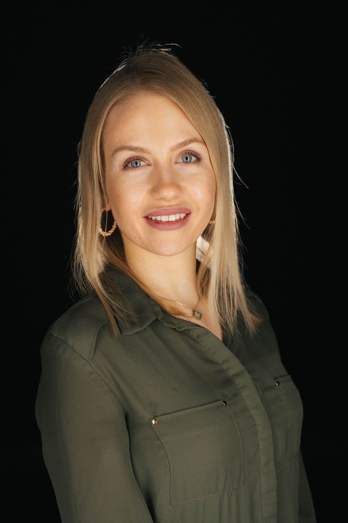 Export x3 Headshot  06536 Dez 01 2019 Headshots 2019  Miro Nicole Nadine